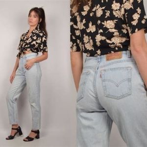 Levi's High Waist Taper 26x28 Light Wash